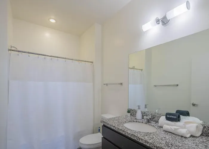 Cozy 2bd - Dt - Gym, Pool, Parking - Sleep 8