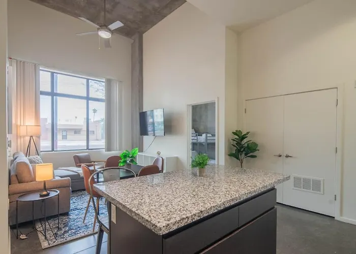Cozy 2bd - Dt - Gym, Pool, Parking - Sleep 8 Apartamento