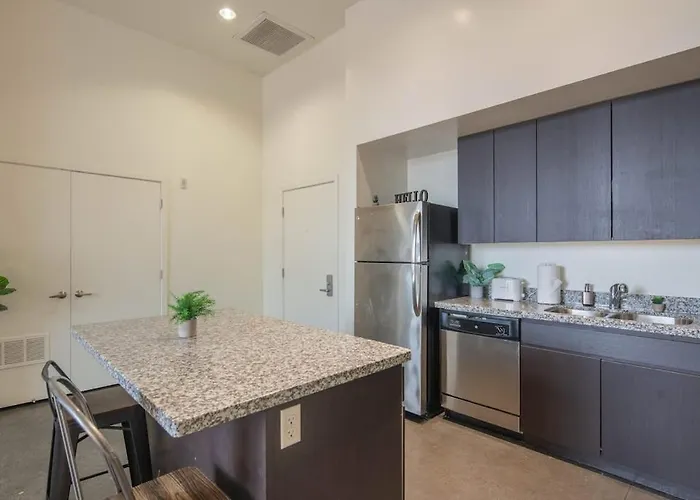 Cozy 2bd - Dt - Gym, Pool, Parking - Sleep 8 Apartamento *