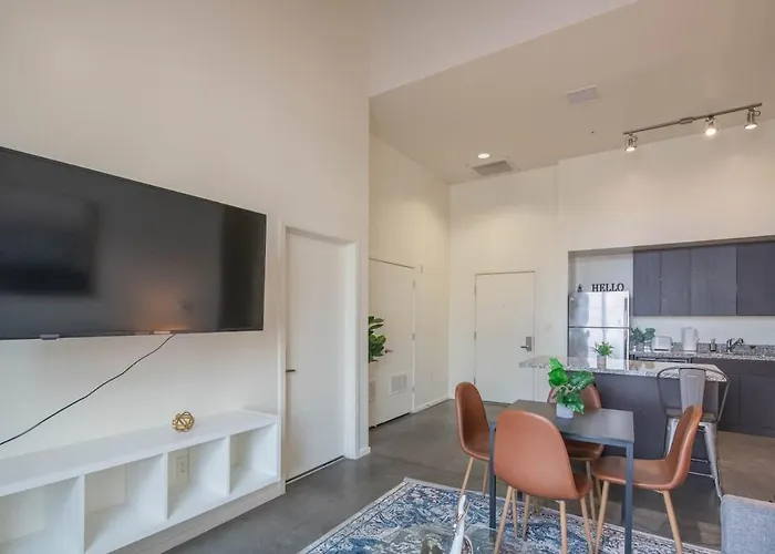 Apartamento Cozy 2bd - Dt - Gym, Pool, Parking - Sleep 8 *
